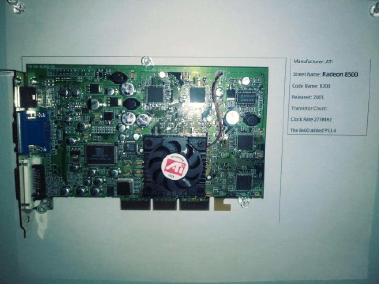 [09/01/2019] 402 GPUs an der Wand: Ati Radeon 8500