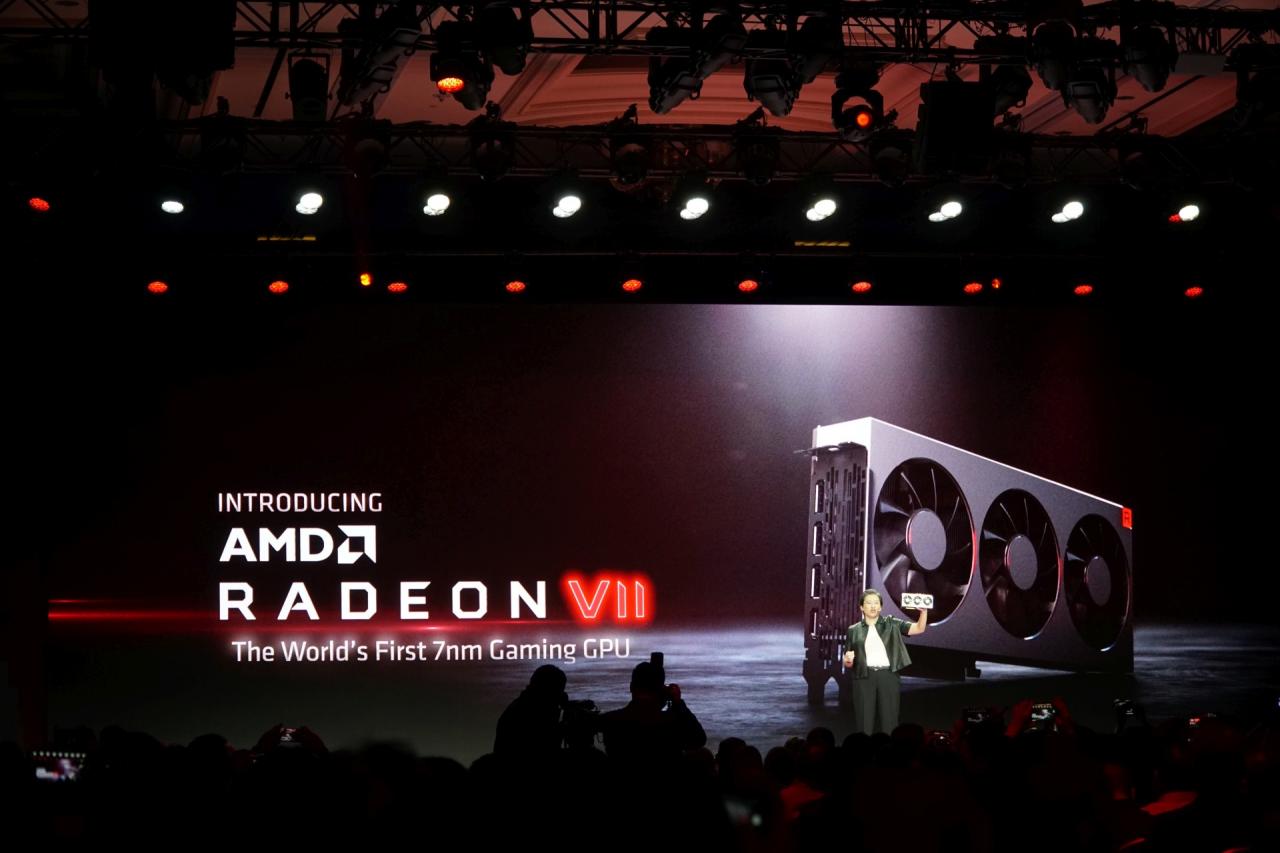 [10/01/2019] Lisa Su stellt auf der AMD-Keynote die neue Radeon VII vor.
