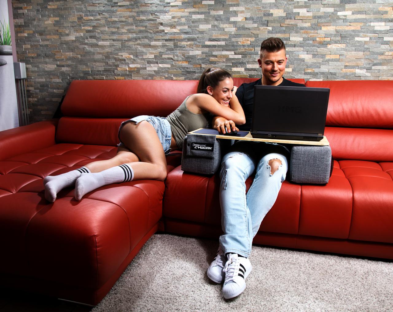 [11/01/2019] Couchmaster Cywork: Nerdytecs neue Lapdesk-Variante für das Sofa-Gaming ausprobiert (17)