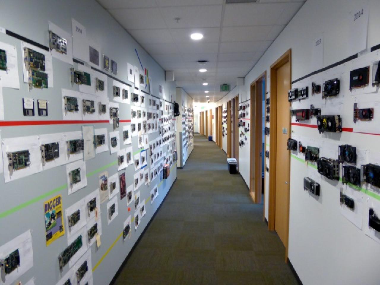 [09/01/2019] 402 GPUs an der Wand: Das Direct3D-Team zeigt beeindruckende Sammlung (22)