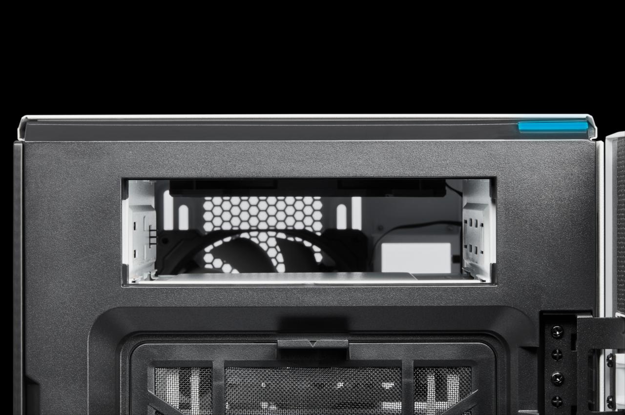 [12/03/2019] Corsair Carbide 678C: 5,25-Zoll-Schacht, Dämmung, Fronttür, Hartglas und USB 3.1 kombiniert (119)