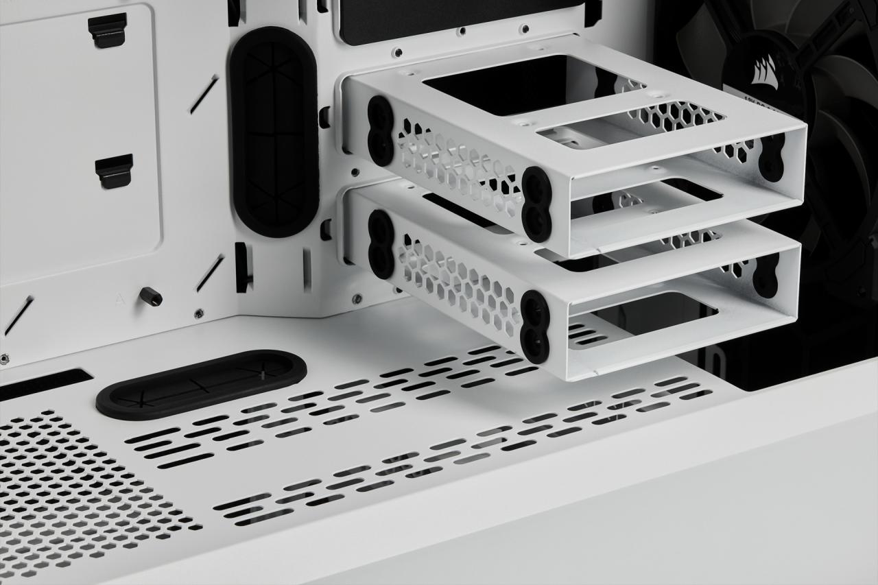 [12/03/2019] Corsair Carbide 678C: 5,25-Zoll-Schacht, Dämmung, Fronttür, Hartglas und USB 3.1 kombiniert (121)