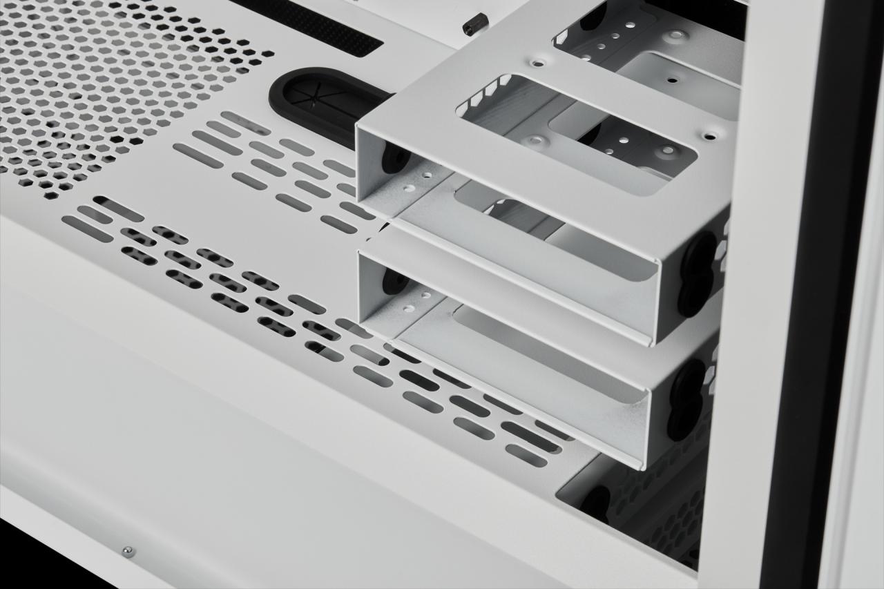 [12/03/2019] Corsair Carbide 678C: 5,25-Zoll-Schacht, Dämmung, Fronttür, Hartglas und USB 3.1 kombiniert (122)