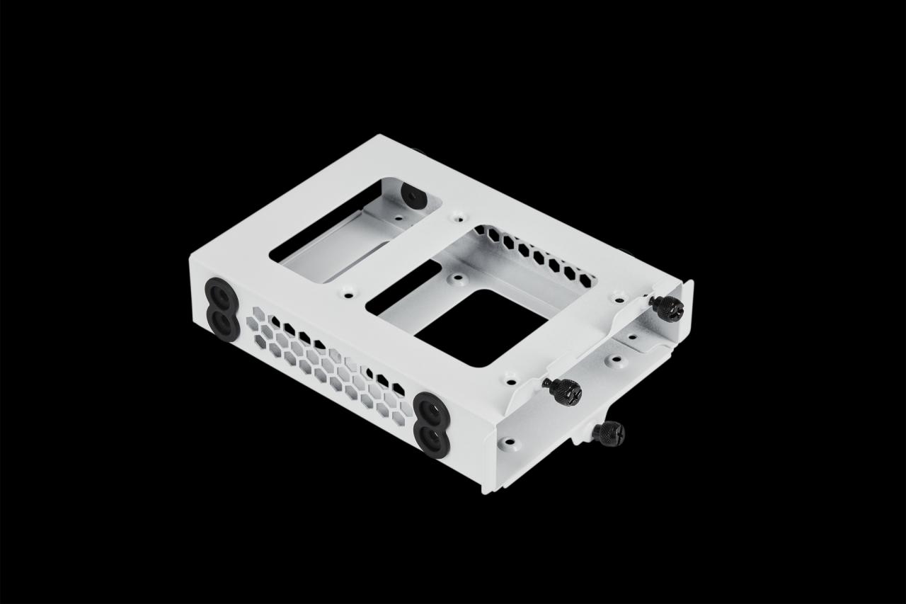 [12/03/2019] Corsair Carbide 678C: 5,25-Zoll-Schacht, Dämmung, Fronttür, Hartglas und USB 3.1 kombiniert (129)