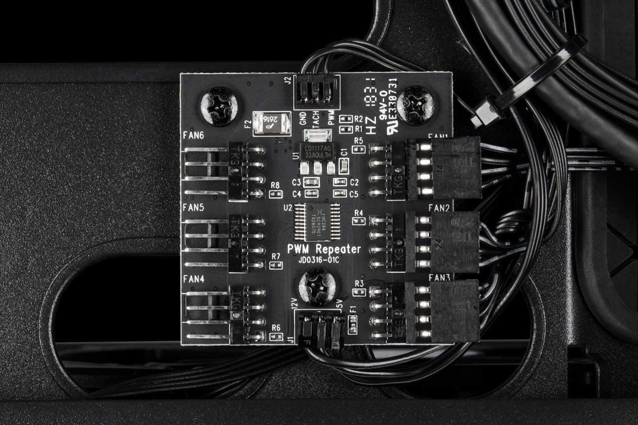 [12/03/2019] Corsair Carbide 678C: 5,25-Zoll-Schacht, Dämmung, Fronttür, Hartglas und USB 3.1 kombiniert (14)