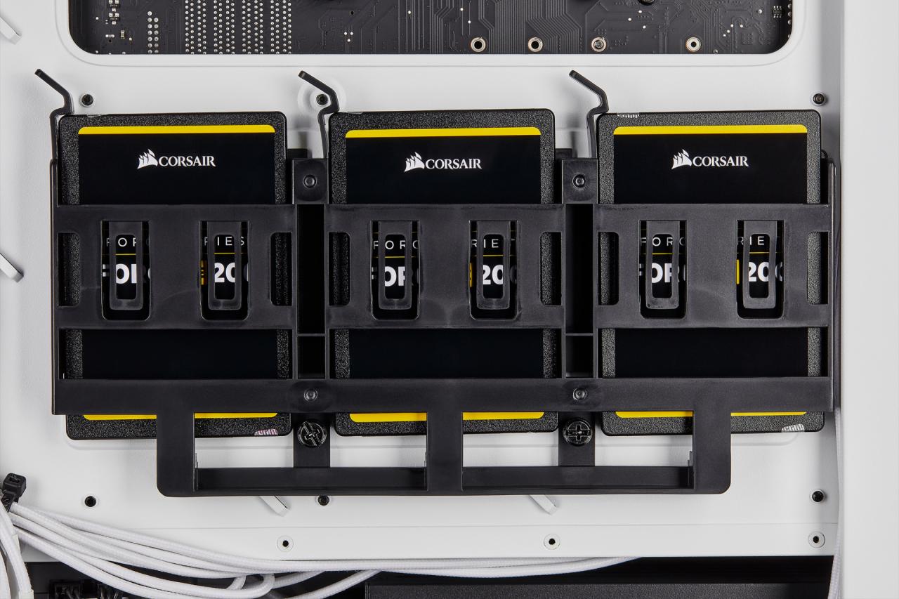 [12/03/2019] Corsair Carbide 678C: 5,25-Zoll-Schacht, Dämmung, Fronttür, Hartglas und USB 3.1 kombiniert (154)