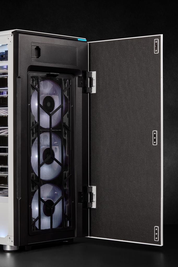 [12/03/2019] Corsair Carbide 678C: 5,25-Zoll-Schacht, Dämmung, Fronttür, Hartglas und USB 3.1 kombiniert (156)