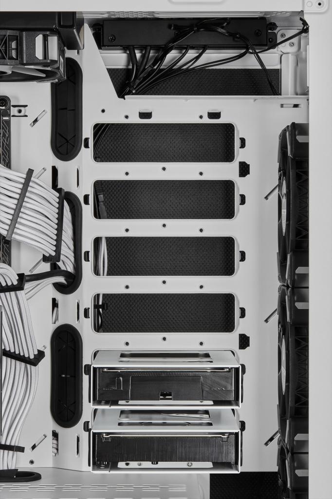 [12/03/2019] Corsair Carbide 678C: 5,25-Zoll-Schacht, Dämmung, Fronttür, Hartglas und USB 3.1 kombiniert (159)