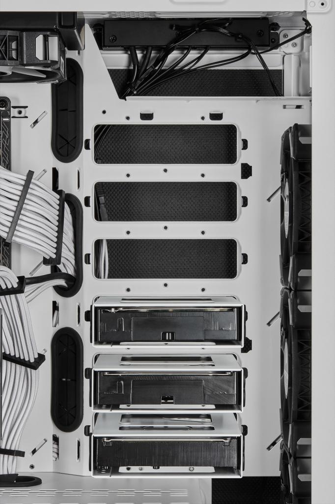 [12/03/2019] Corsair Carbide 678C: 5,25-Zoll-Schacht, Dämmung, Fronttür, Hartglas und USB 3.1 kombiniert (160)
