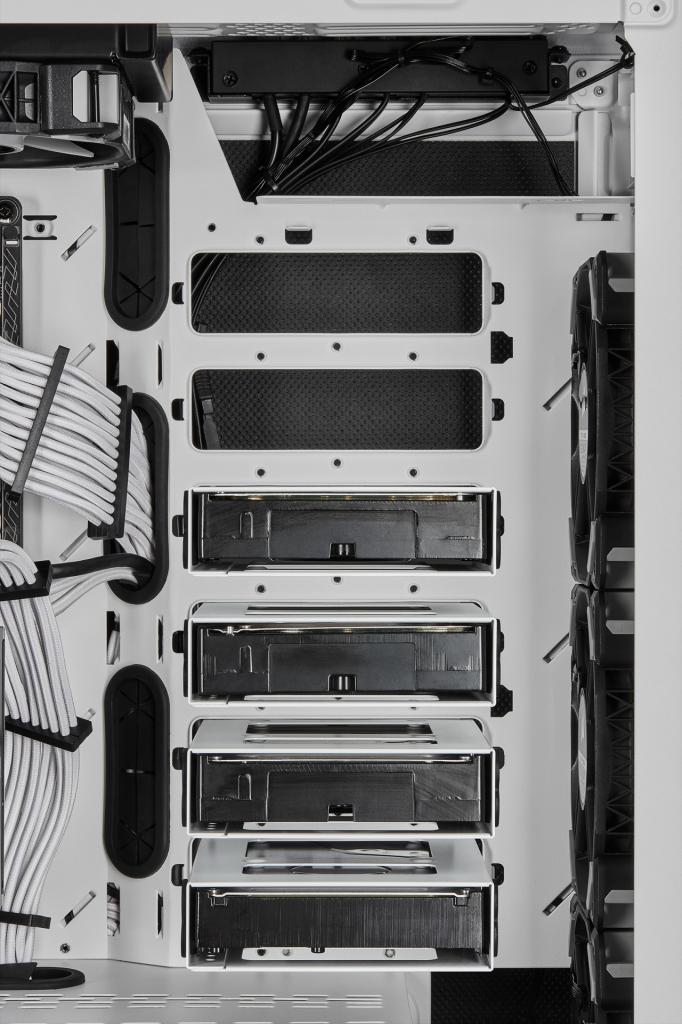 [12/03/2019] Corsair Carbide 678C: 5,25-Zoll-Schacht, Dämmung, Fronttür, Hartglas und USB 3.1 kombiniert (161)