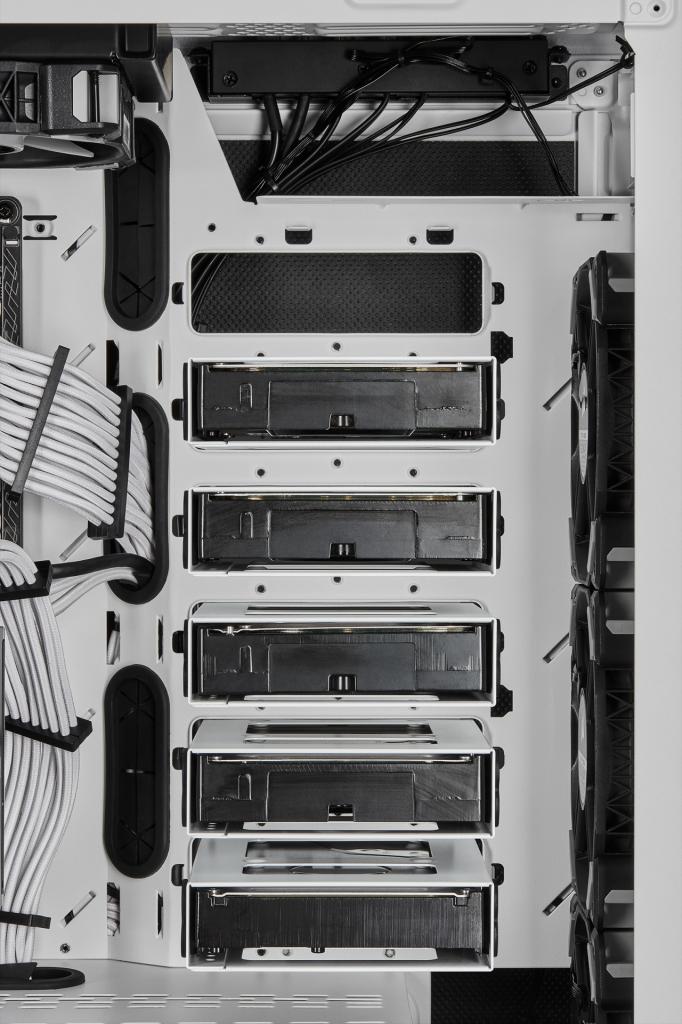 [12/03/2019] Corsair Carbide 678C: 5,25-Zoll-Schacht, Dämmung, Fronttür, Hartglas und USB 3.1 kombiniert (162)