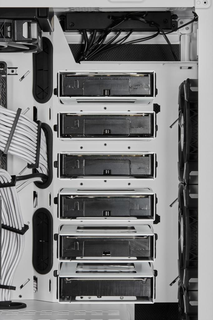 [12/03/2019] Corsair Carbide 678C: 5,25-Zoll-Schacht, Dämmung, Fronttür, Hartglas und USB 3.1 kombiniert (163)