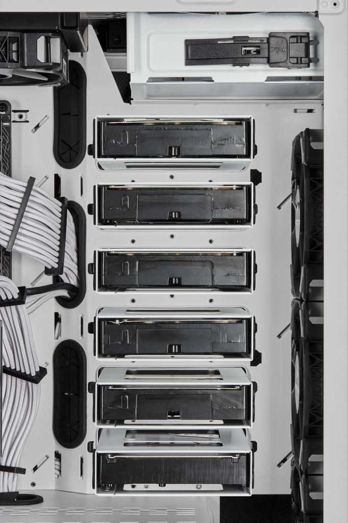 [12/03/2019] Corsair Carbide 678C: 5,25-Zoll-Schacht, Dämmung, Fronttür, Hartglas und USB 3.1 kombiniert (164)