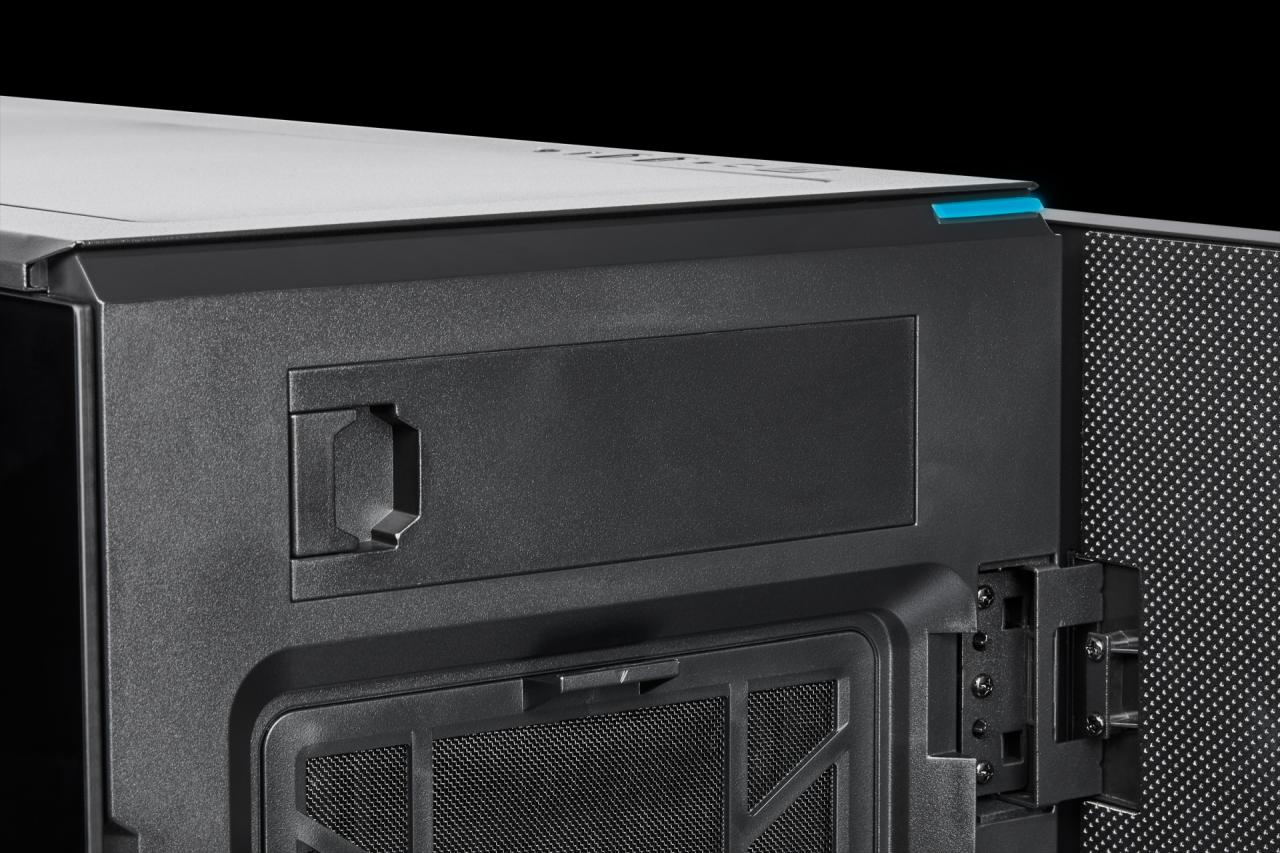 [12/03/2019] Corsair Carbide 678C: 5,25-Zoll-Schacht, Dämmung, Fronttür, Hartglas und USB 3.1 kombiniert (32)