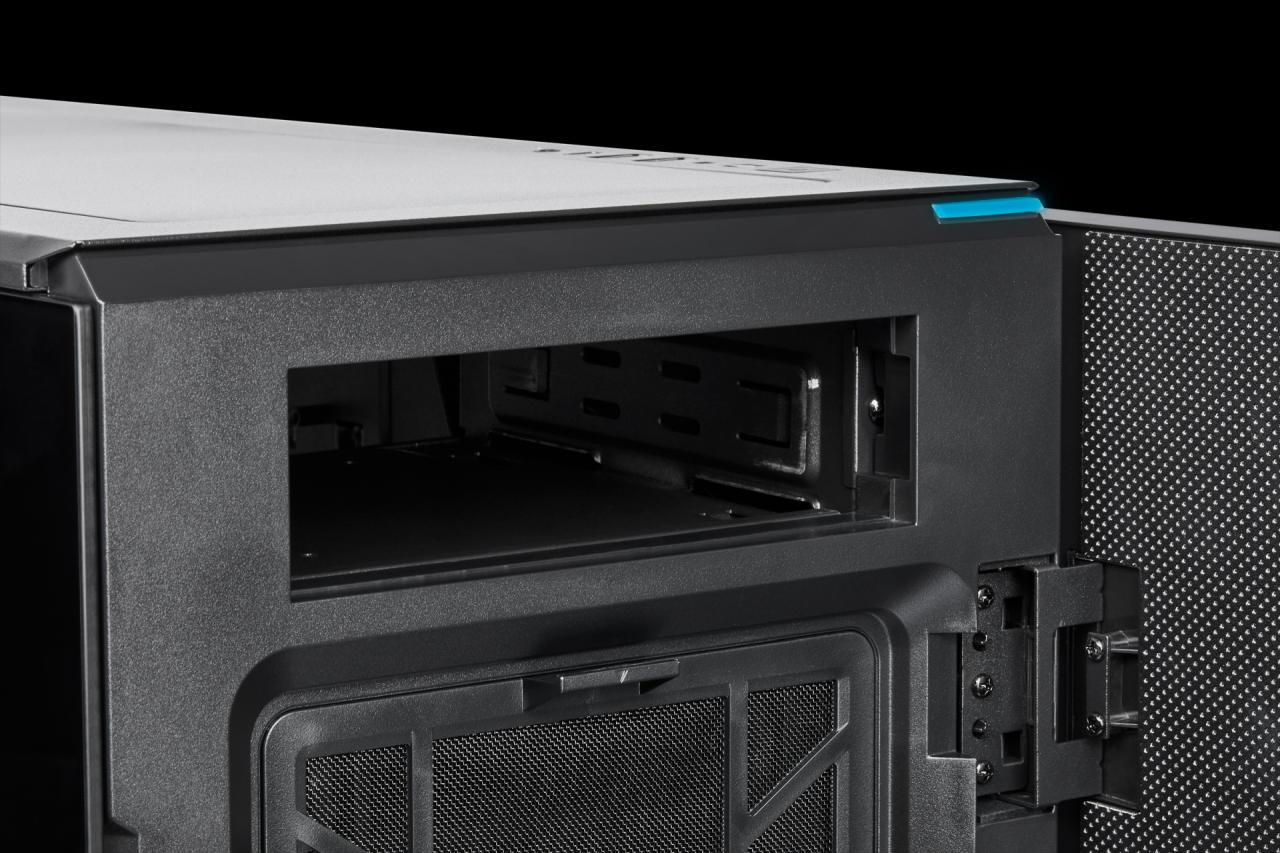 [12/03/2019] Corsair Carbide 678C: 5,25-Zoll-Schacht, Dämmung, Fronttür, Hartglas und USB 3.1 kombiniert (33)