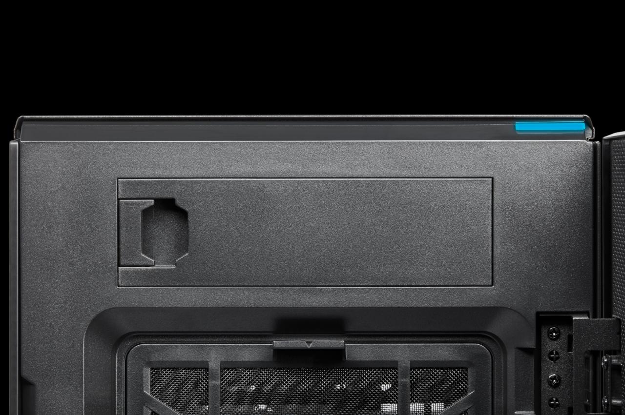 [12/03/2019] Corsair Carbide 678C: 5,25-Zoll-Schacht, Dämmung, Fronttür, Hartglas und USB 3.1 kombiniert (34)