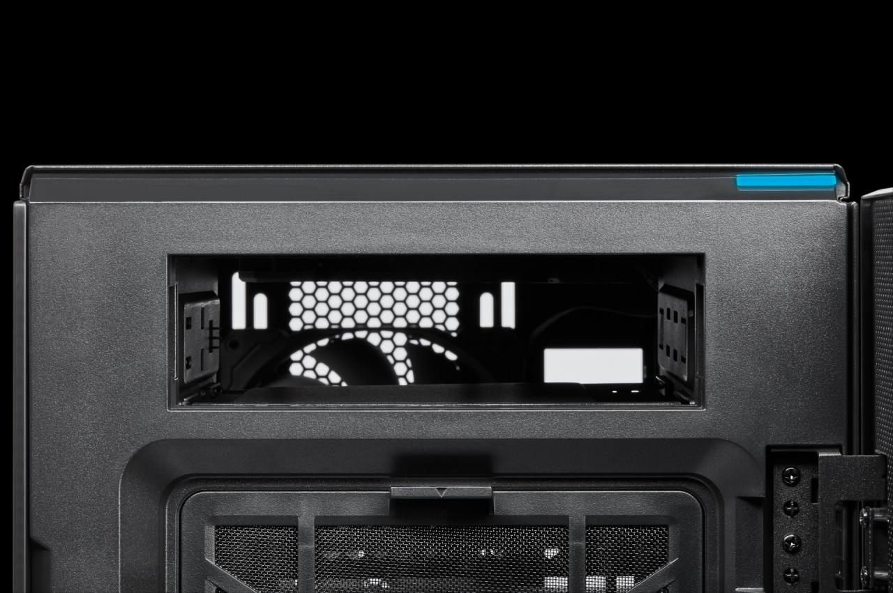 [12/03/2019] Corsair Carbide 678C: 5,25-Zoll-Schacht, Dämmung, Fronttür, Hartglas und USB 3.1 kombiniert (35)