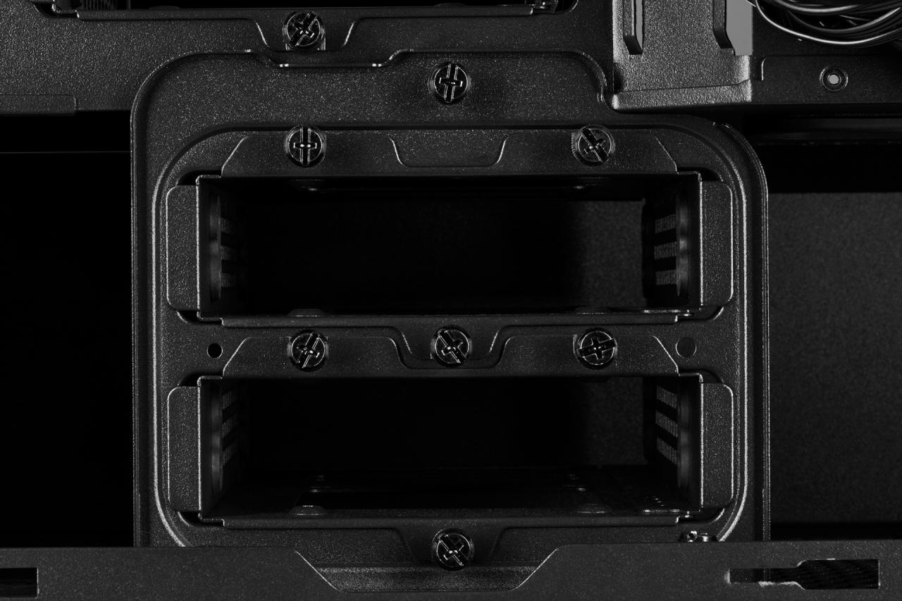 [12/03/2019] Corsair Carbide 678C: 5,25-Zoll-Schacht, Dämmung, Fronttür, Hartglas und USB 3.1 kombiniert (40)