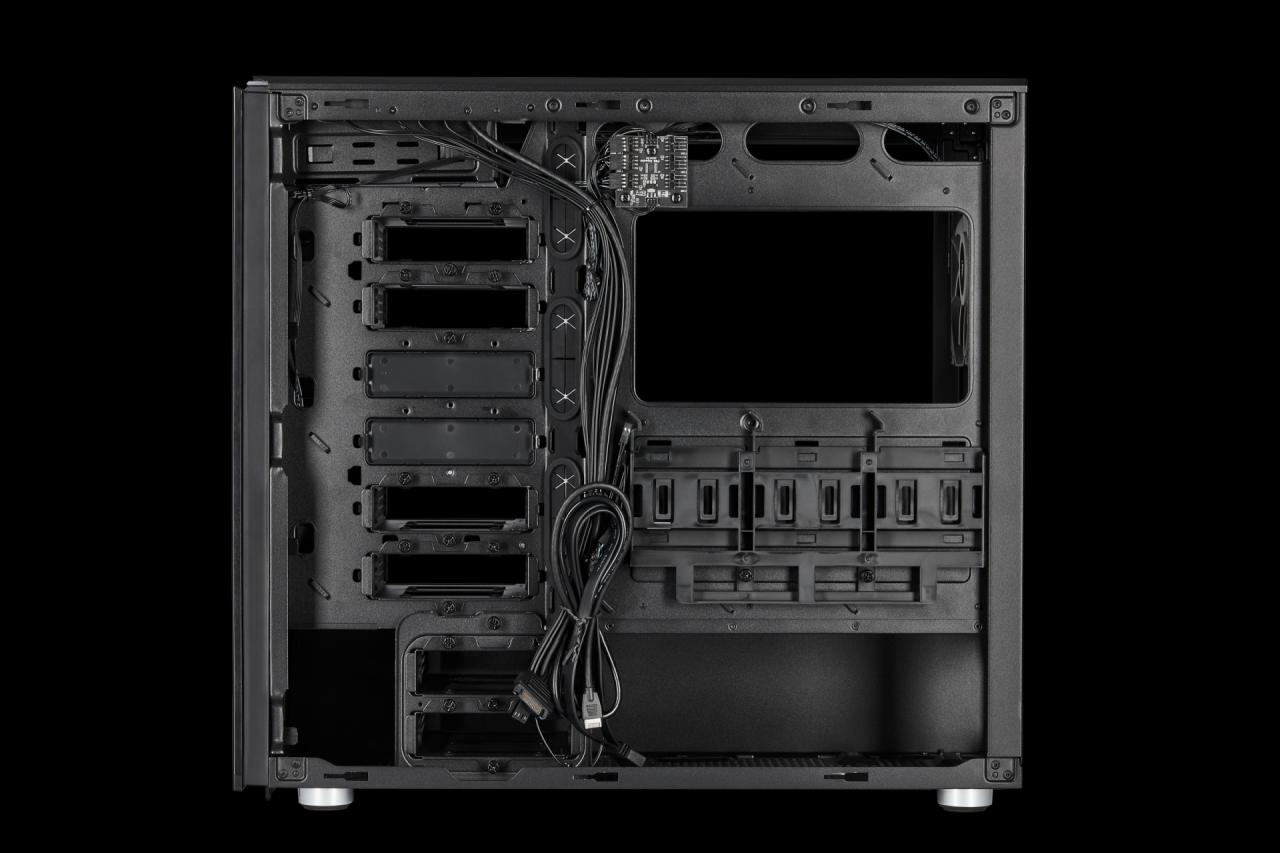 [12/03/2019] Corsair Carbide 678C: 5,25-Zoll-Schacht, Dämmung, Fronttür, Hartglas und USB 3.1 kombiniert (6)