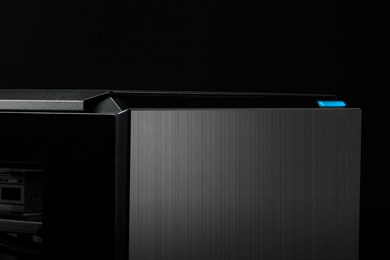 [12/03/2019] Corsair Carbide 678C: 5,25-Zoll-Schacht, Dämmung, Fronttür, Hartglas und USB 3.1 kombiniert (64)