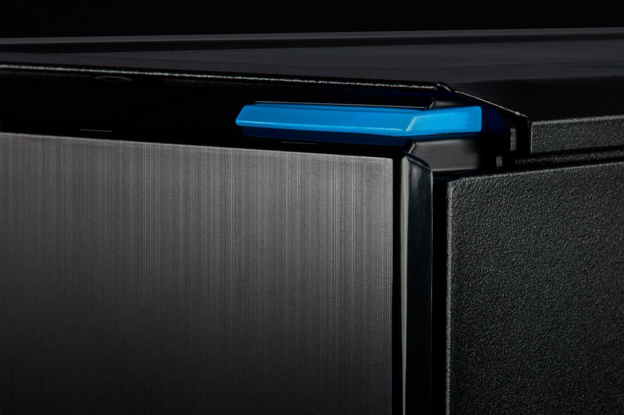[12/03/2019] Corsair Carbide 678C: 5,25-Zoll-Schacht, Dämmung, Fronttür, Hartglas und USB 3.1 kombiniert (65)