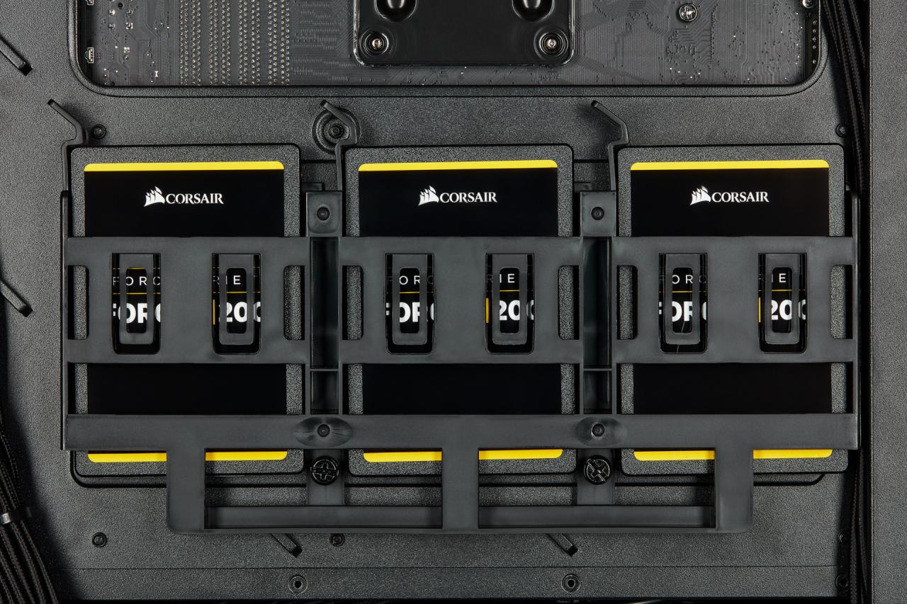 [12/03/2019] Corsair Carbide 678C: 5,25-Zoll-Schacht, Dämmung, Fronttür, Hartglas und USB 3.1 kombiniert (70)