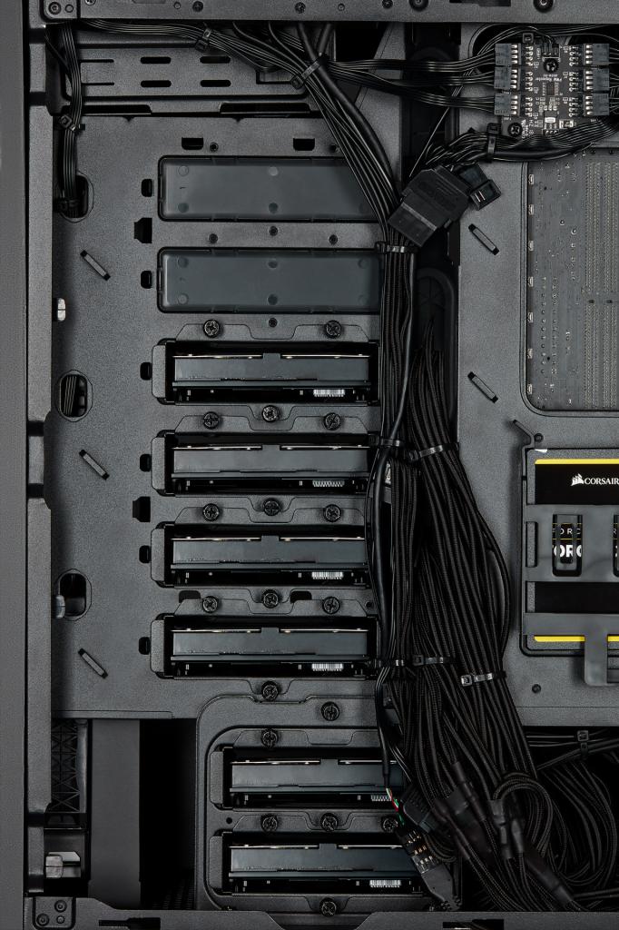 [12/03/2019] Corsair Carbide 678C: 5,25-Zoll-Schacht, Dämmung, Fronttür, Hartglas und USB 3.1 kombiniert (72)