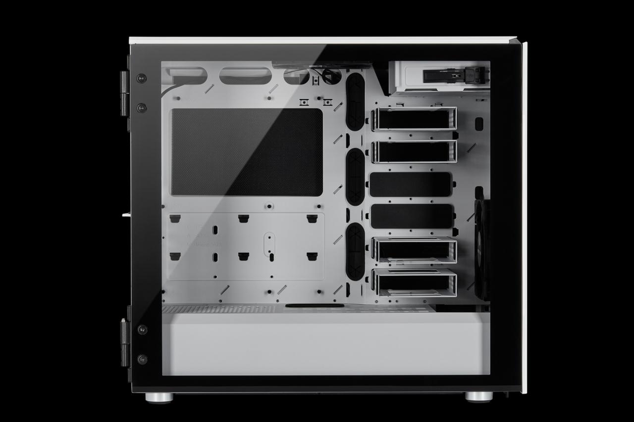 [12/03/2019] Corsair Carbide 678C: 5,25-Zoll-Schacht, Dämmung, Fronttür, Hartglas und USB 3.1 kombiniert (88)