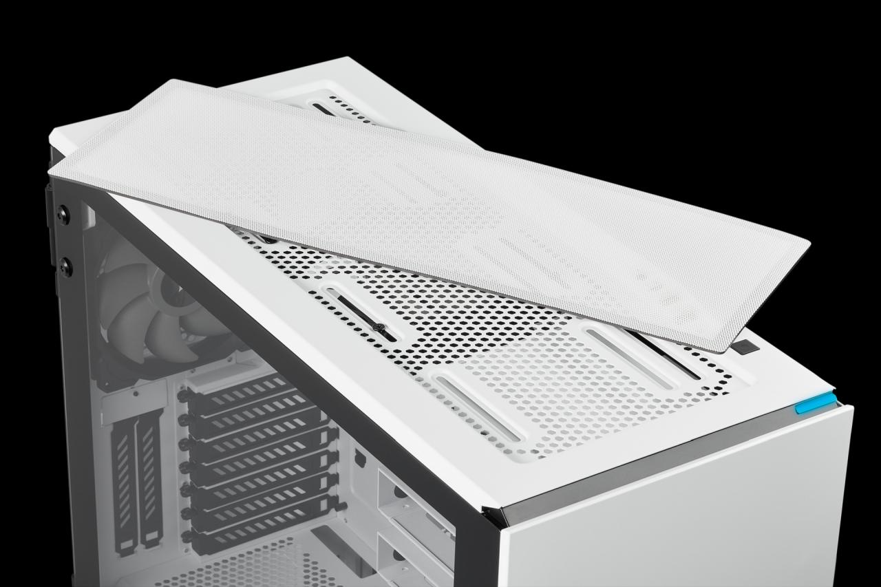 [12/03/2019] Corsair Carbide 678C: 5,25-Zoll-Schacht, Dämmung, Fronttür, Hartglas und USB 3.1 kombiniert (96)