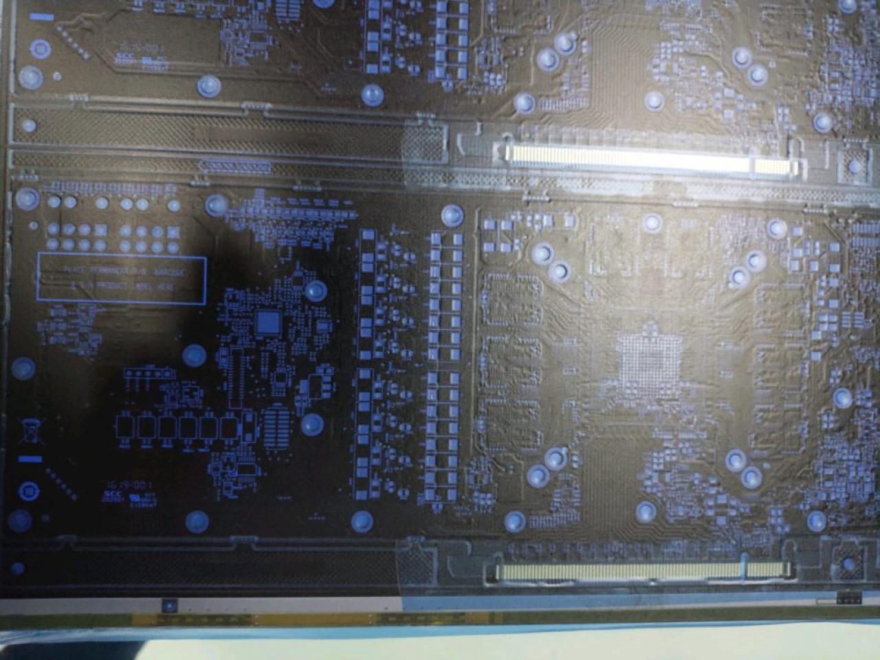 [27/04/2019] AMD Navi: PCB-Bilder mit GDDR6 im Umlauf (1)