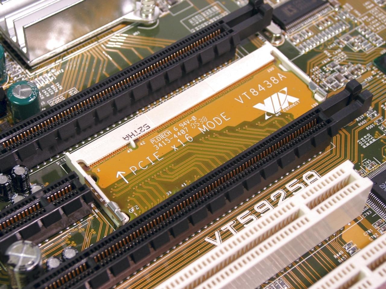 [06/04/2019] Update vom 07.04.2019: Mainboard von PCGH_Stephan (PCGH-Bildarchiv)