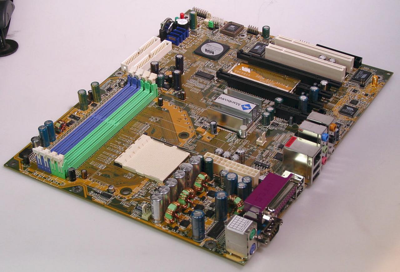 [06/04/2019] Update vom 07.04.2019: Mainboard von PCGH_Stephan (PCGH-Bildarchiv)
