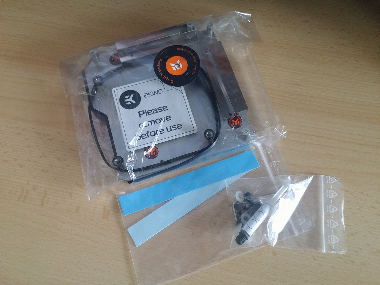 [28/05/2019] EK-Momentum ROG Maximus XI Hero D-RGB