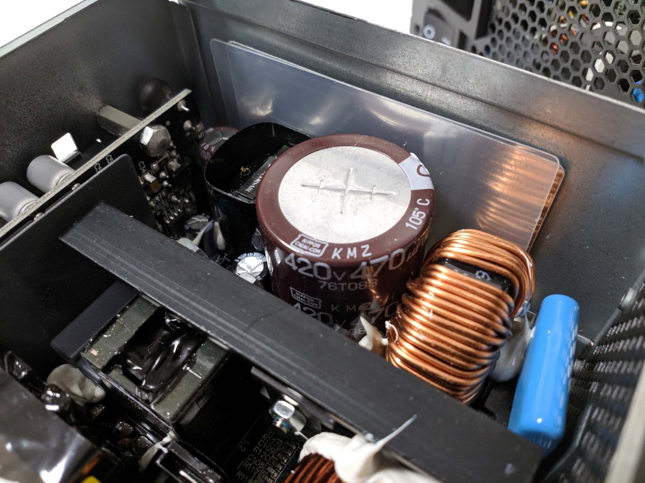 [26/06/2019] Corsair SF600 Platinum im Test: Stützkondensator SF600 Gold
