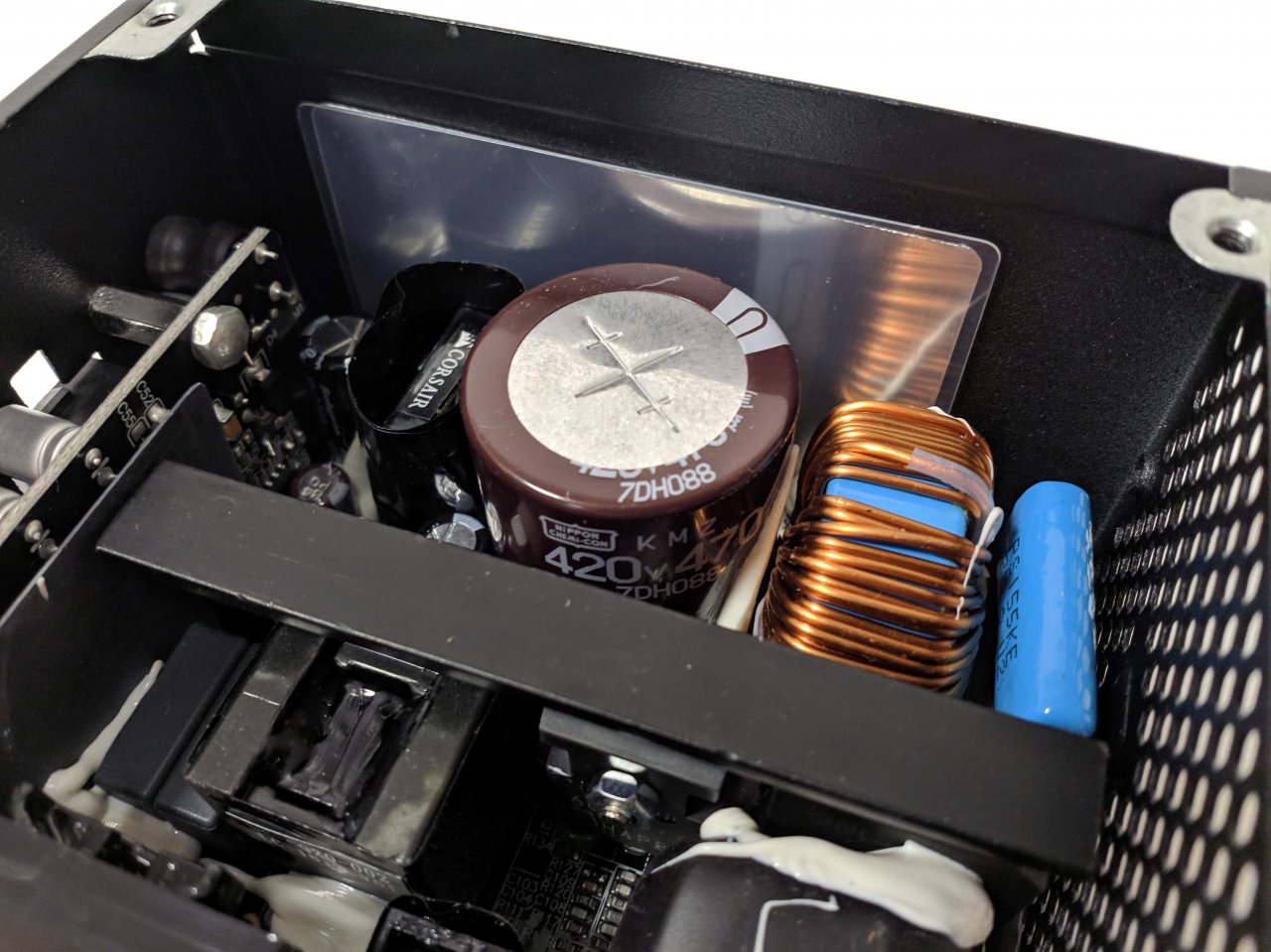 [26/06/2019] Corsair SF600 Platinum im Test: Stützkondensator SF600 Platinum