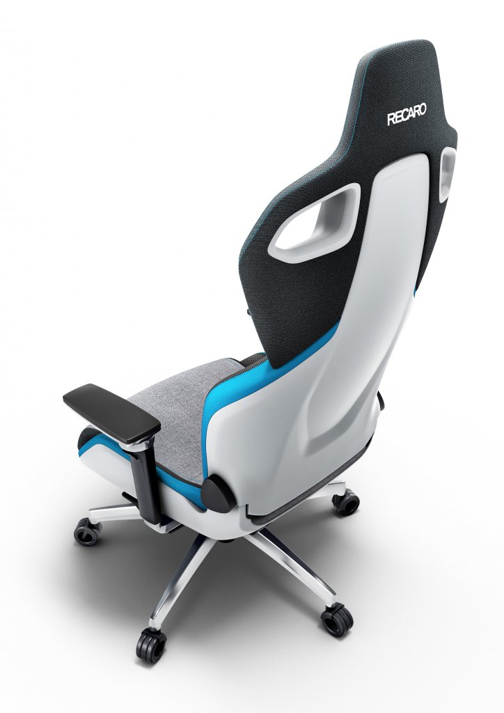 [21/06/2019] Speziell für den Exo hat Recaro eine Sitzschale aus Kunststoff entwickelt. Die beidseitigen Handräder lassen erkennen, dass hier Recaros Schalensitze aus dem Motorsport Pate gestanden haben.