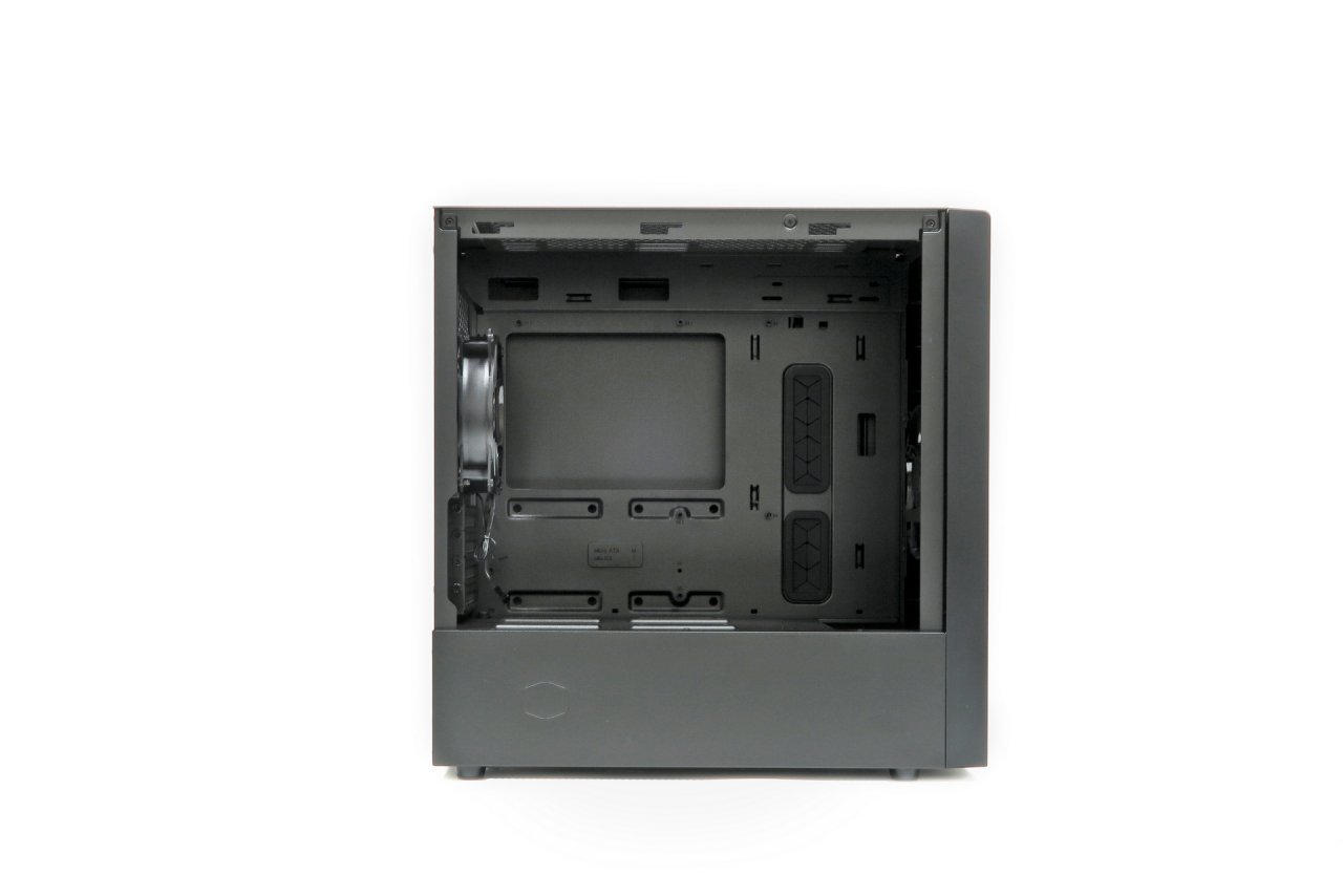 [06/06/2019] Cooler Master Masterbox NR400: Innenraum (Volumen: 35,5 Liter)