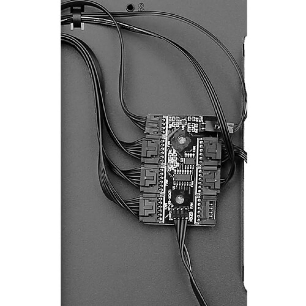 [22/07/2019] Das Antec NX 600 mit Steuerungseinheit für die vier RGB-Lüfter.