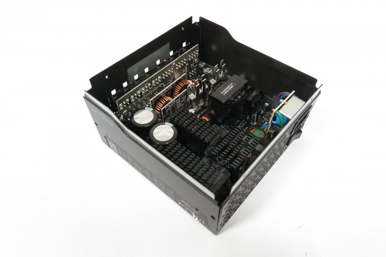 [30/07/2019] Fractal Ion+ 560P im Test: Innere