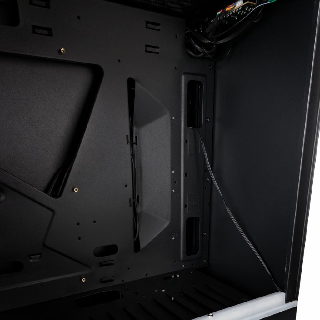 [15/07/2019] Kolink Bastion RGB: Eleganter Midi-Tower mit Seitentür und LED-Streifen vorgestellt (9)
