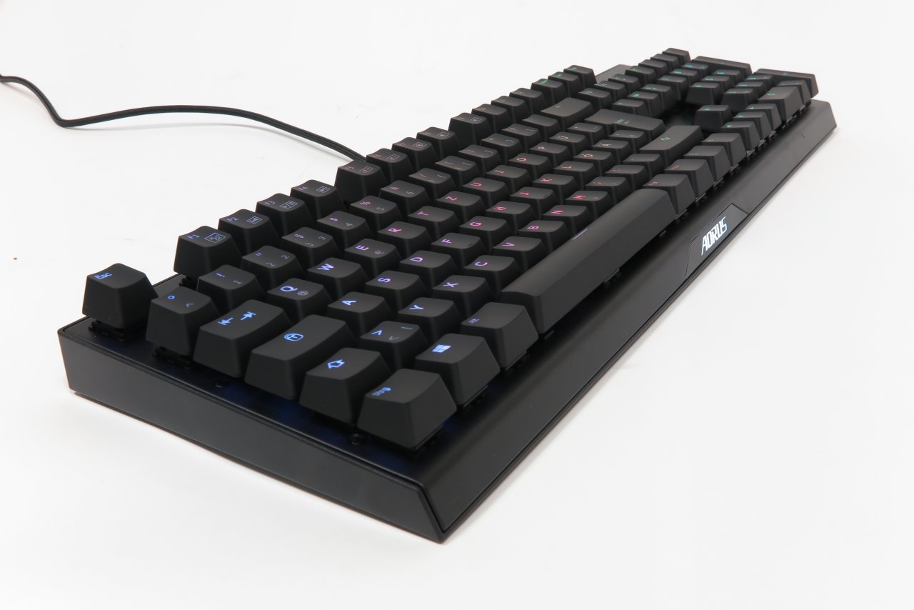 [24/07/2019] Gigabyte Aorus K9 Optical: Ist Gigabytes Gamer-Keyboard mit optischen, austauschbaren Tastern ein toller Spielpartner? (4)