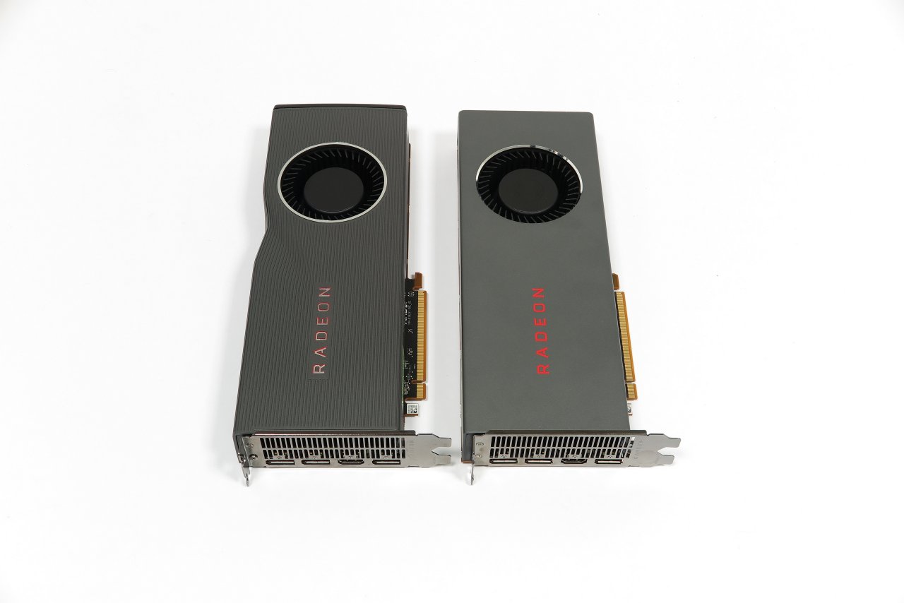 [02/08/2019] AMD-Referenzdesign der Radeon RX 5700 XT (links) und Radeon RX 5700