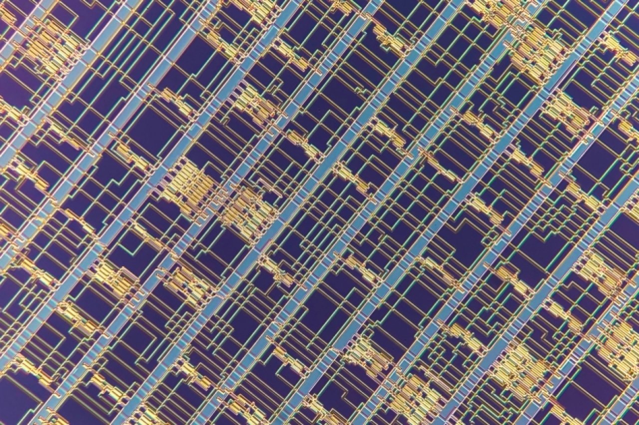 [30/08/2019] Mikroskopaufnahme eines Prozessors mit Feldeffekttransistoren auf Basis von Kohlenstoffnanoröhrchen