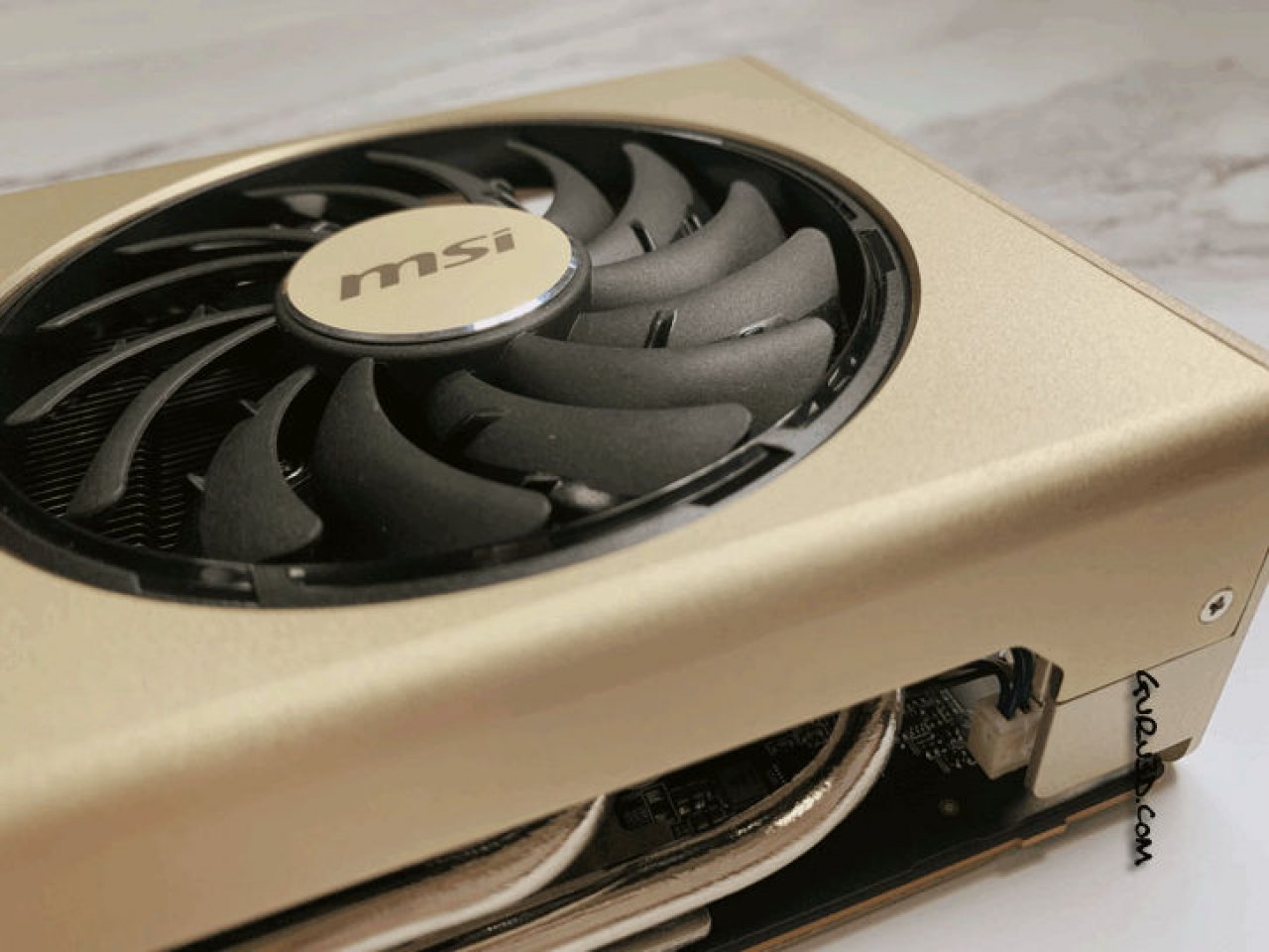 [07/08/2019] Radeon RX 5700 EVOKE OC: MSI zeigt neues Custom-Modell mit goldener Farbgebung