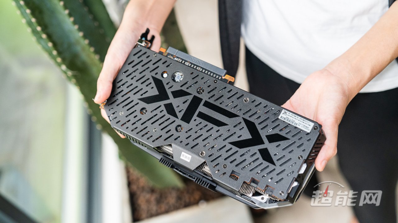 [01/08/2019] Radeon RX 5700 (XT): XFX-Custom-Design für Navi macht die Runde (4)