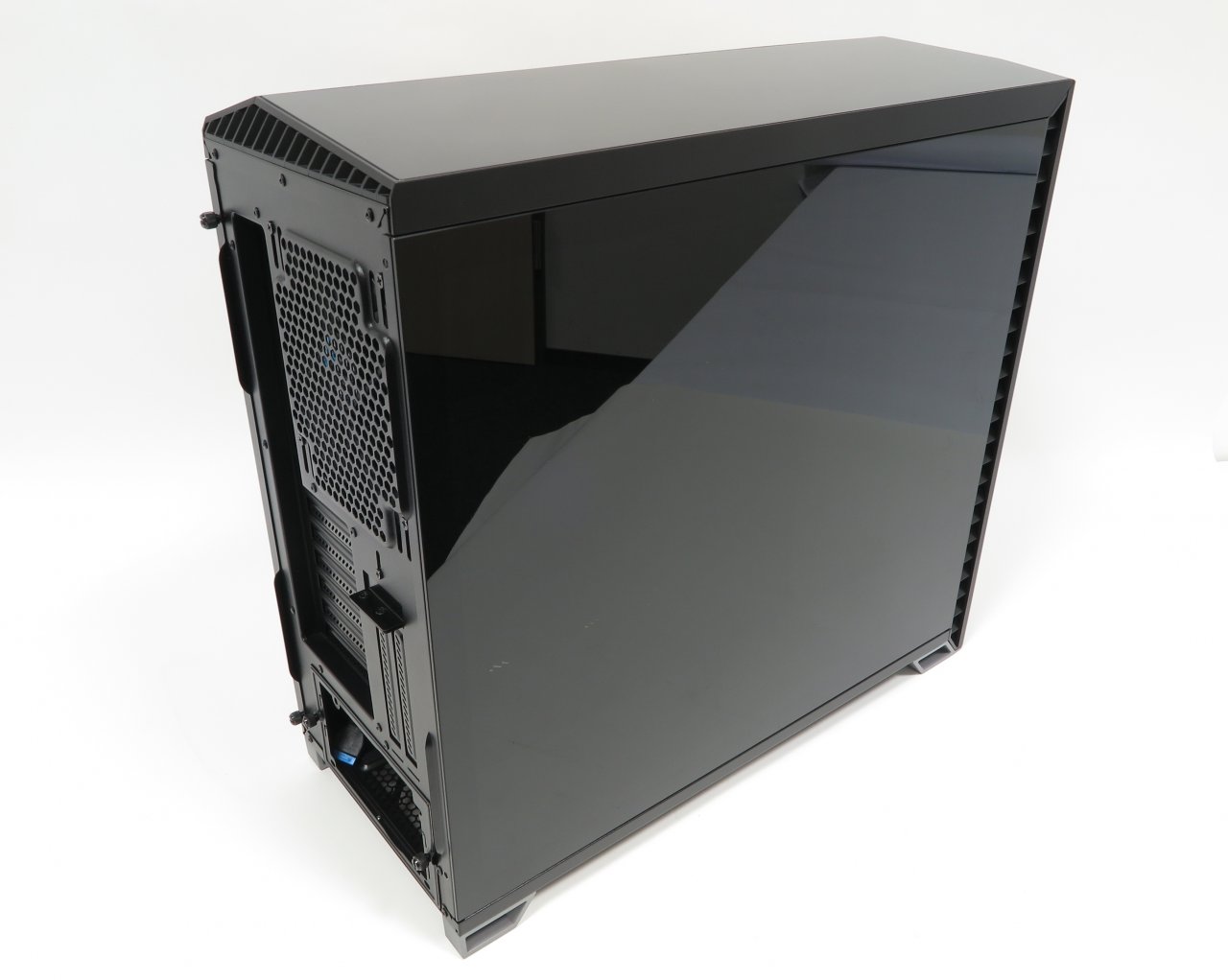 [17/09/2019] Fractal Design Vector RS: Dezenter RGB-Lichtspieler mit Designeroptik und modularen Innenraum im Test (3)