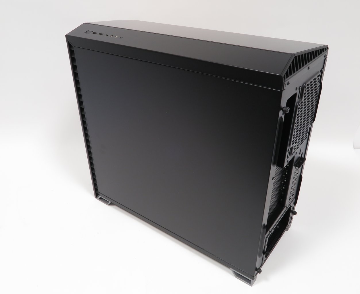 [17/09/2019] Fractal Design Vector RS: Dezenter RGB-Lichtspieler mit Designeroptik und modularen Innenraum im Test (4)