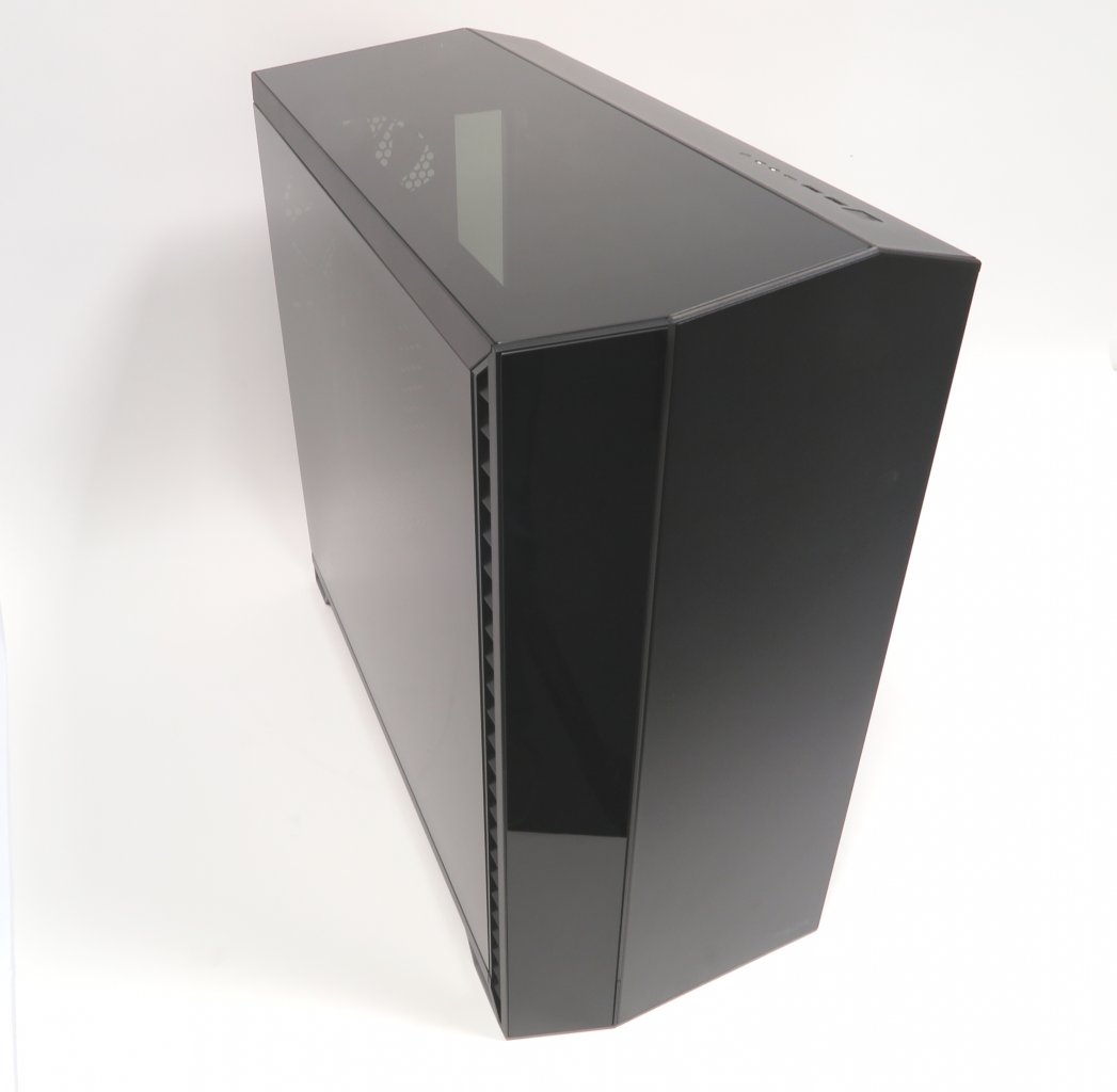 [17/09/2019] Fractal Design Vector RS: Dezenter RGB-Lichtspieler mit Designeroptik und modularen Innenraum im Test (6)