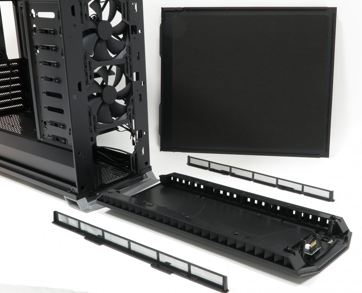 [17/09/2019] Fractal Design Vector RS: Dezenter RGB-Lichtspieler mit Designeroptik und modularen Innenraum im Test (15)