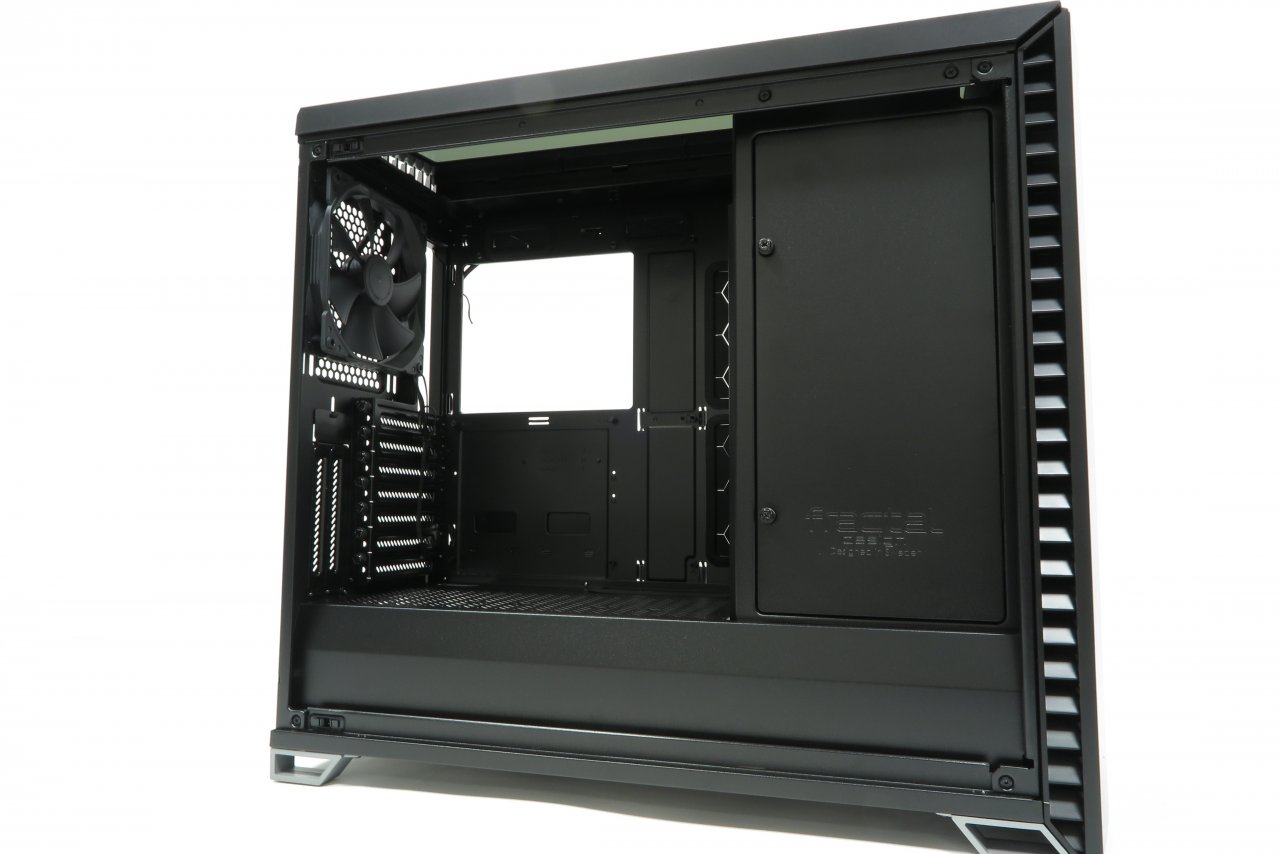 [17/09/2019] Fractal Design Vector RS: Dezenter RGB-Lichtspieler mit Designeroptik und modularen Innenraum im Test (19)